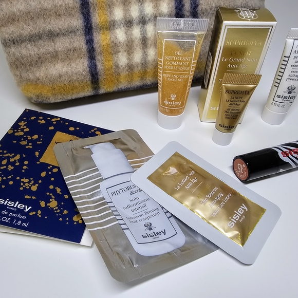 Sisley-Paris Luxury Travel gift set with pouch - Picture 7 of 16